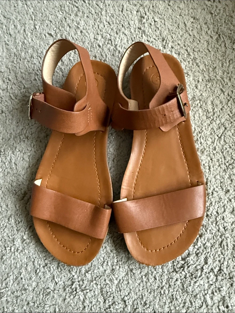 Gently worn Cat & Jack Girls Tan Brown Leather-Look Strap Sandals